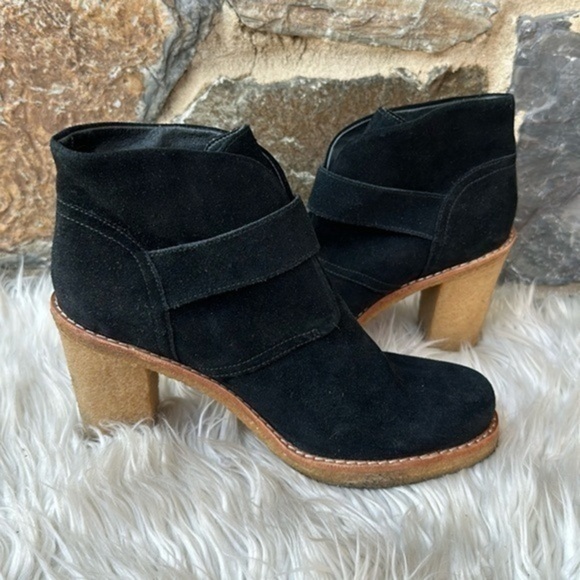 Ugg Women's Leather Brienne (3212) Boot in Black Ankle Boots Size 9 US - Picture 1 of 7